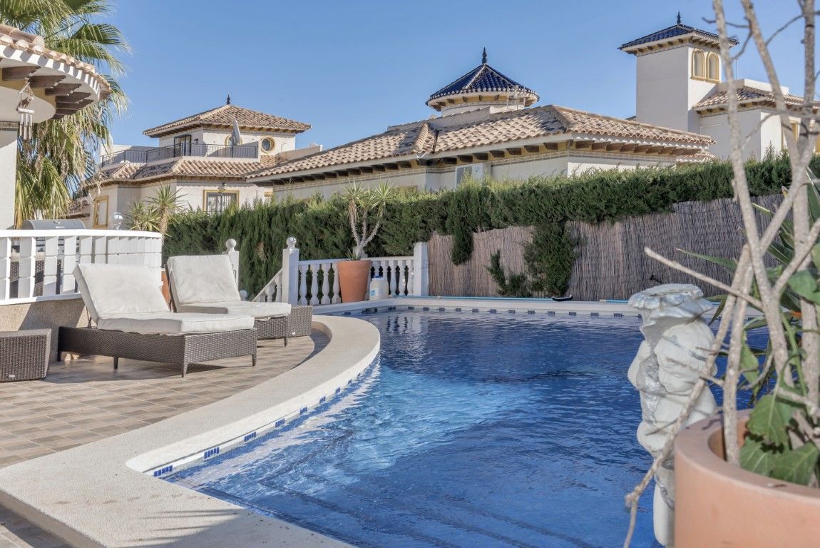 Stunning five bedroom Villa with fabulous swimming pool in Villa Martin