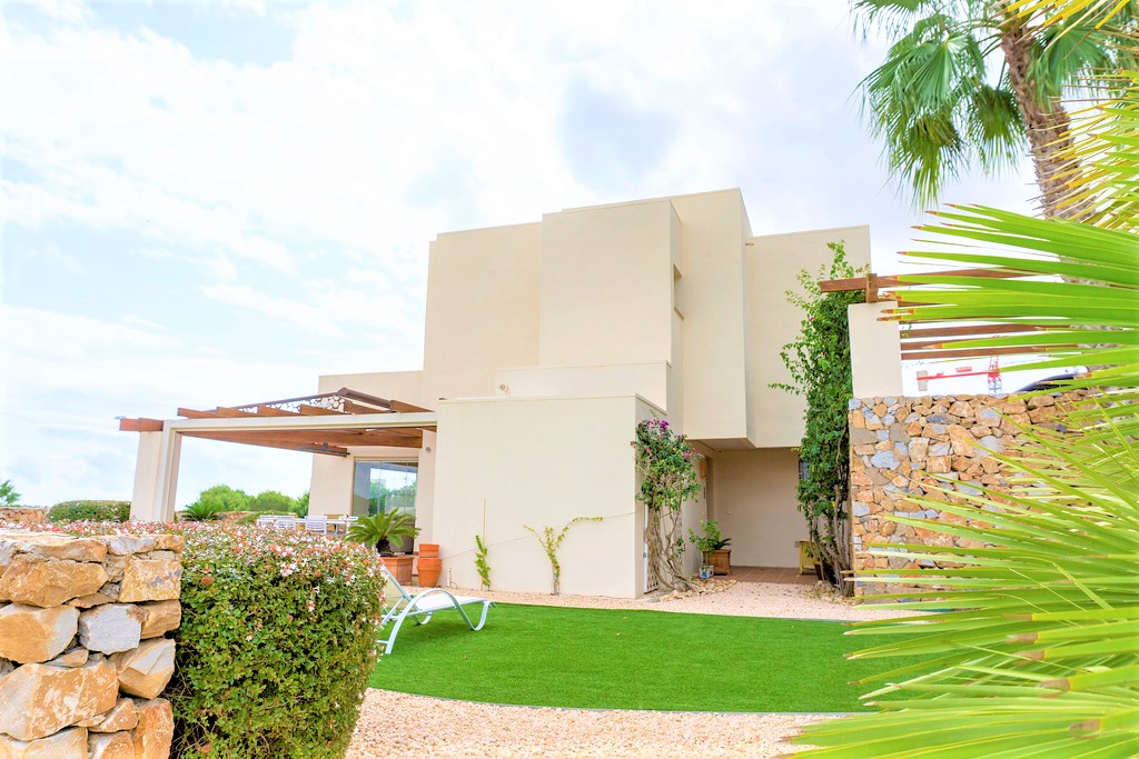 Stunning 3 Bedroom luxury villa on Las Colinas